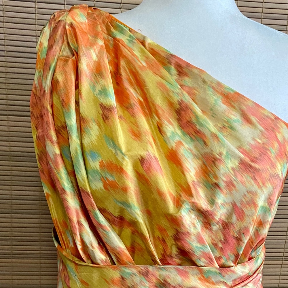 Bright, beautiful, floral and perfect with a tropical drink in hand. - Picture 6 of 15